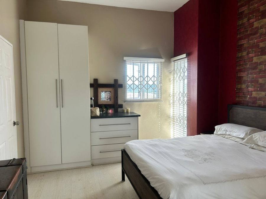 5 Bedroom Property for Sale in Nahoon Valley Park Eastern Cape